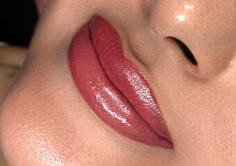 Перманентний макіяж губ