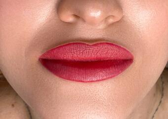 Губи після перманенту губ