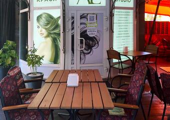 Вхід до студії краси Анни Лісовець